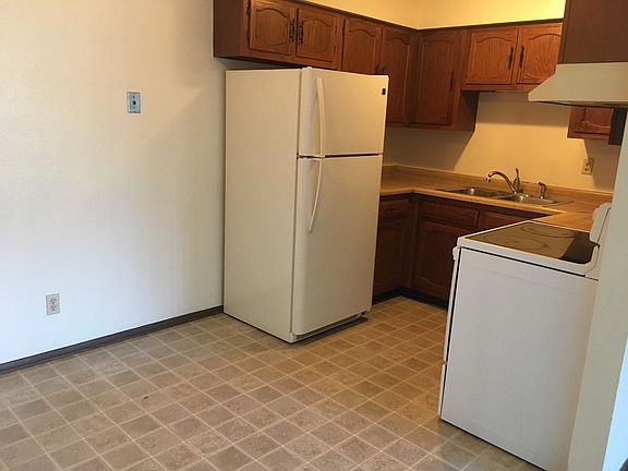 3rd image of 221 Brookeridge Dr APT 4
