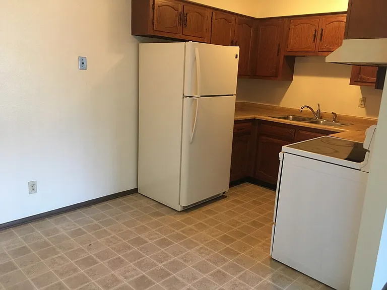221 Brookeridge Apartments — Photo 3