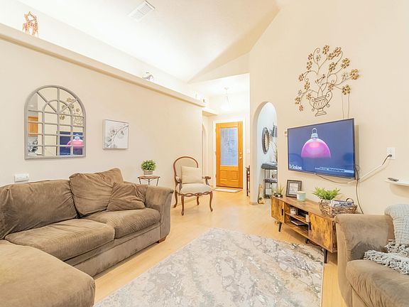 2nd image of 118 SE Maice Ct