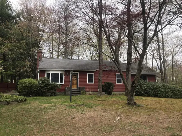 26 Westphal Dr, Delmar, NY 12054