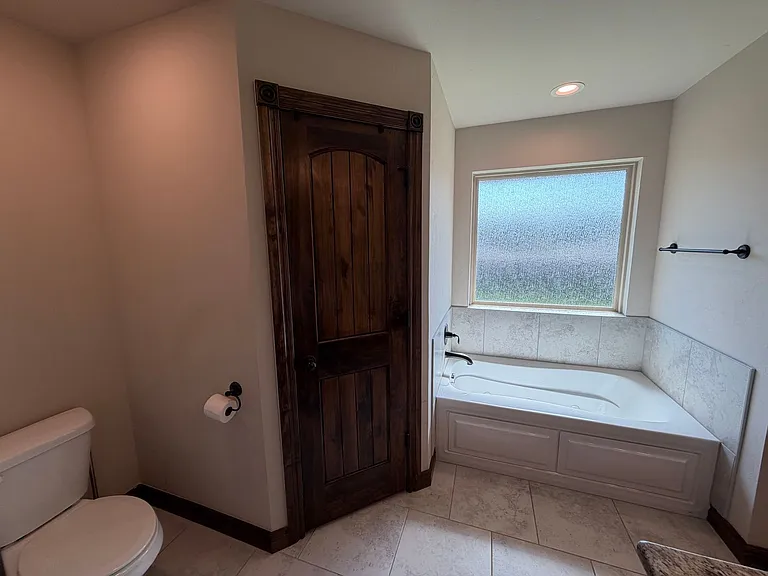 215 Tuscany Cir — Photo 16
