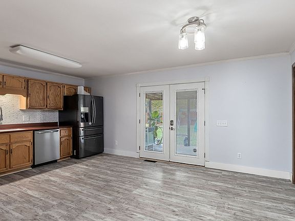 5th image of 1111 Belmont Dr