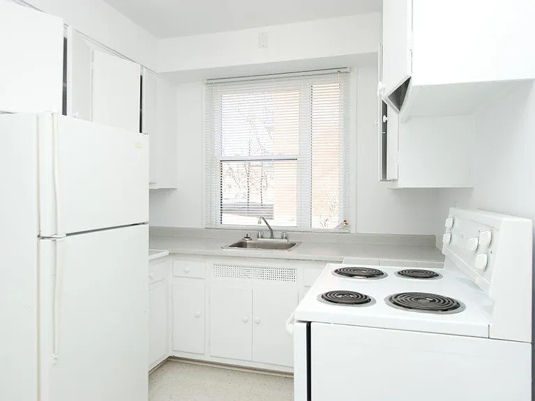 358 McArthur Ave — Photo 7