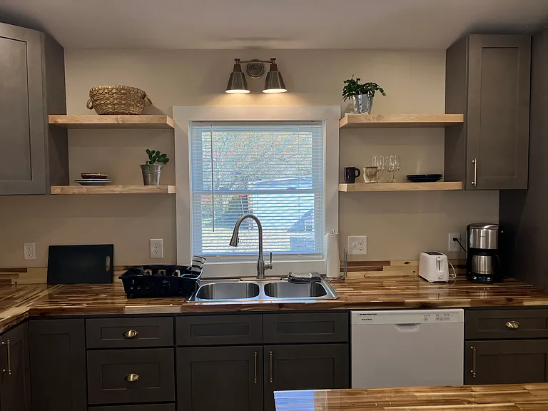 14 Haywood Ave — Photo 3