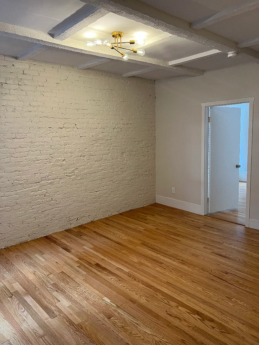 2 bed, 1.0 bath, 900 sqft, $4,250 — Photo 3