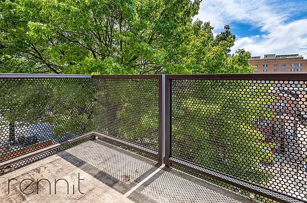 Rented by eRealty Advisors USA Inc | media 10