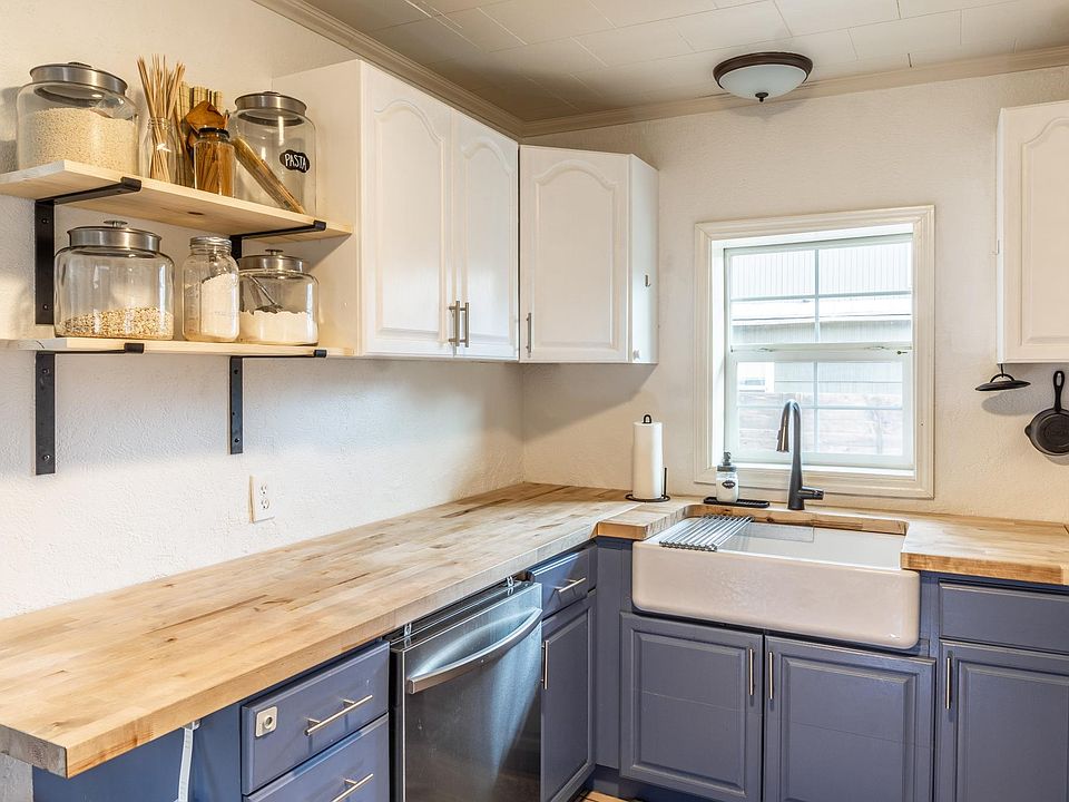 Kitchen (fully stocked)