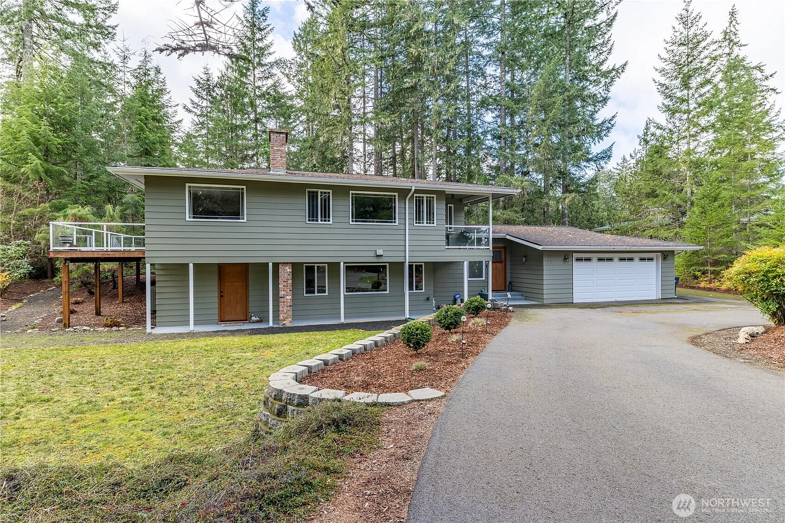 530 E Country Club Drive E photo 1