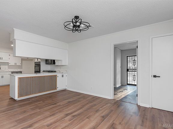 4th image of 414 Daphne Ln