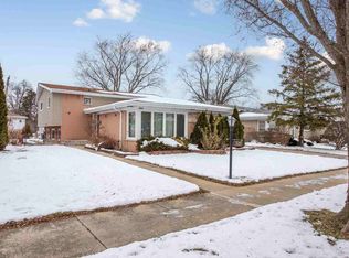 7618 Beckwith Rd, Morton Grove, IL 60053