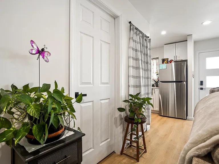 1422 N San Antonio Ave #B — Photo 14
