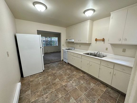 3rd image of 418 Pine St #E