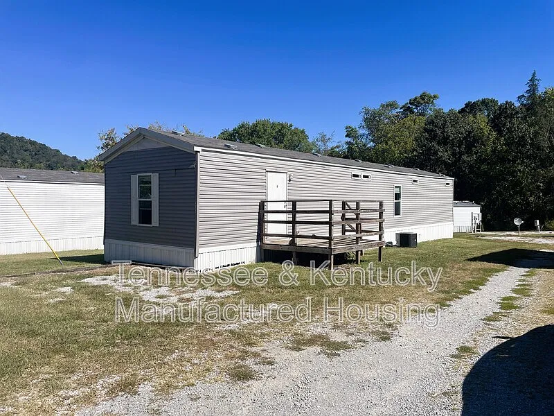 3 bed, 2.0 bath, 1050 sqft, $1,050 — Photo 2