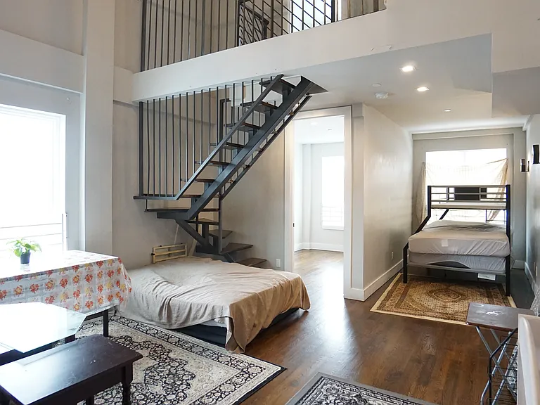 1031 Montgomery St #4R — Photo 19
