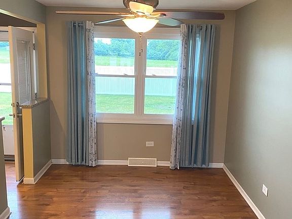 3rd image of 10761 Meadow Ln