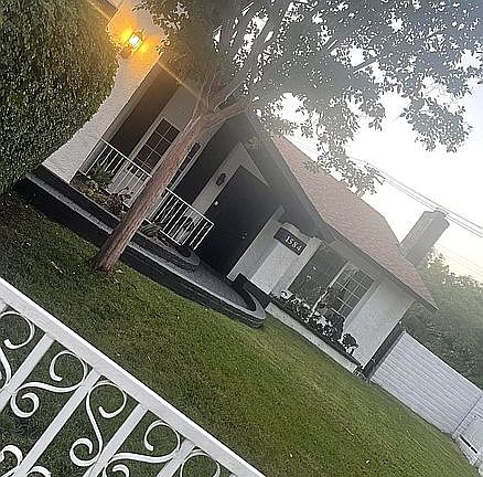3rd image of 1584 Windsor Pl