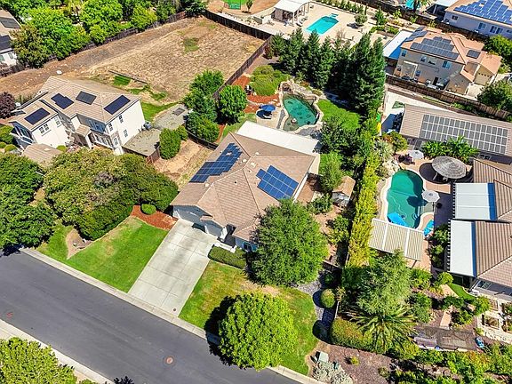 4th image of 4481 Springhill Dr