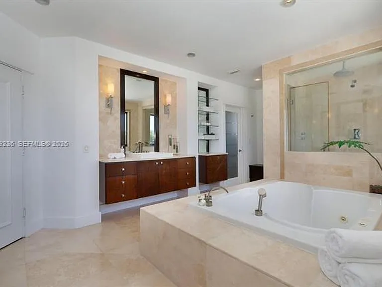 3425 Alhambra Cir — Photo 45