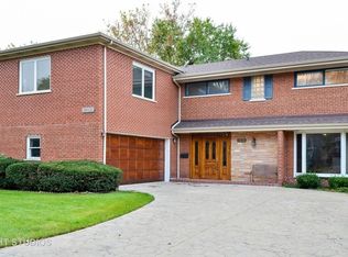 3933 W Estes Ave, Lincolnwood, IL 60712