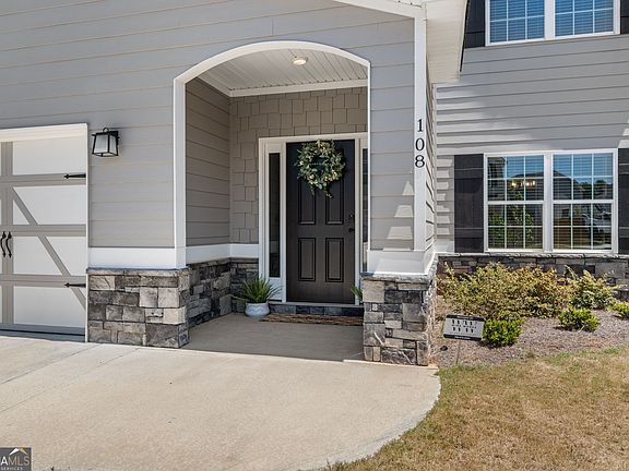 3rd image of 108 Bald Cypress Dr