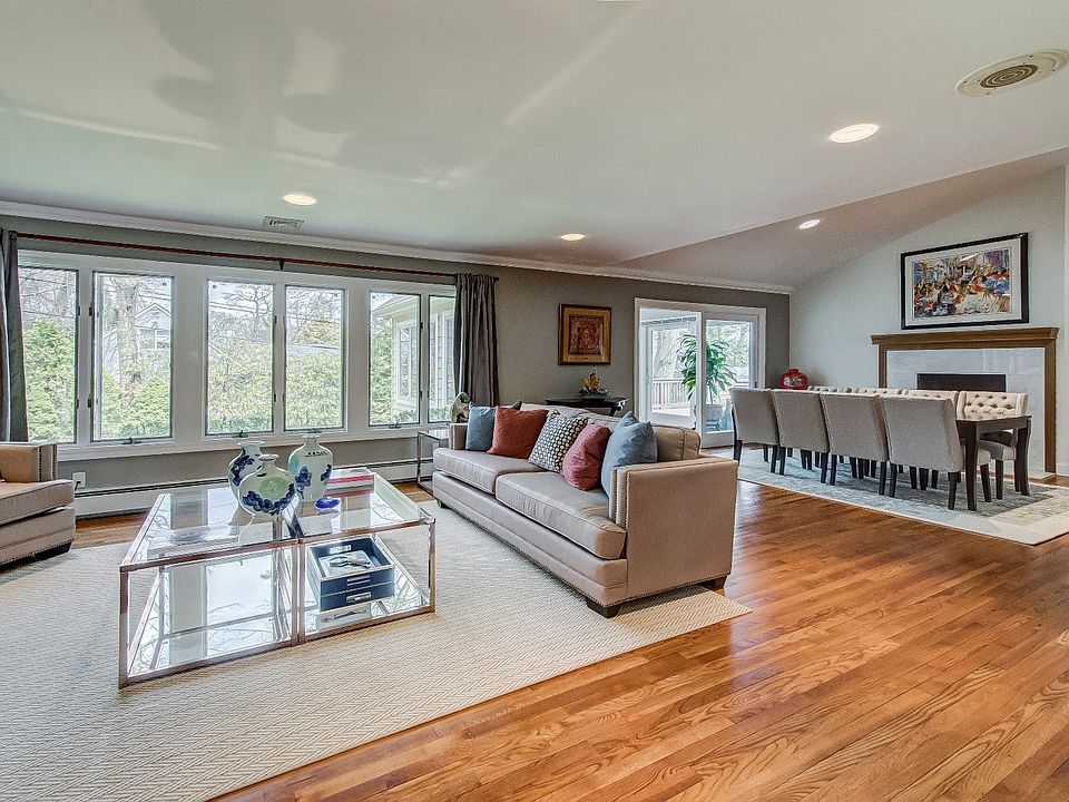1st image of 30 Hickory Dr