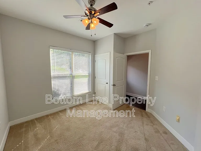 841 Seigle Point Dr — Photo 6