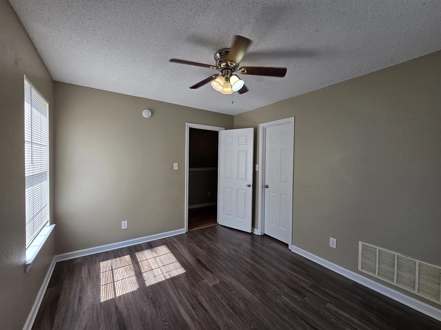 3 bed, 2.5 bath, 1405 sqft, $1,495 — Photo 3