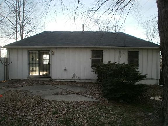 3rd image of 2240 Belmont Blvd