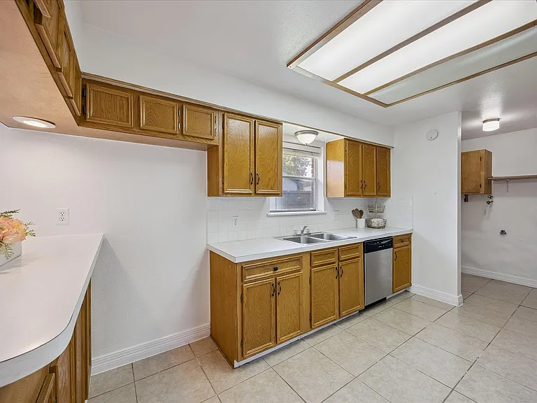 1217 E Brown Ln — Photo 4