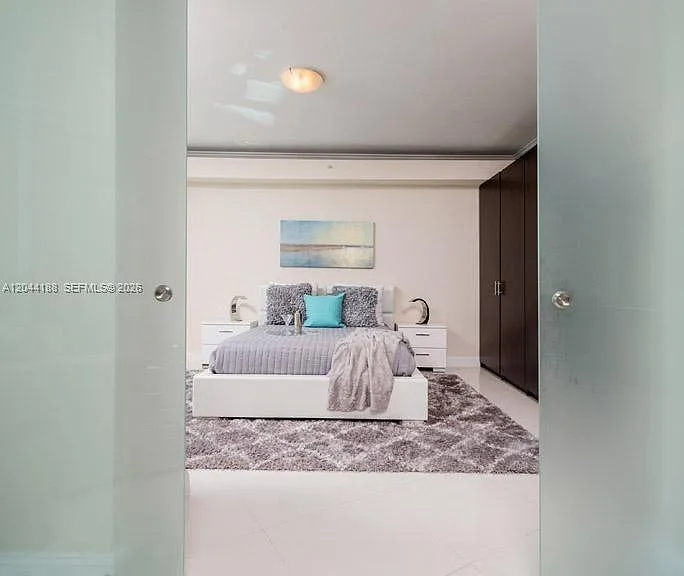 300 S Pointe Dr #706 — Photo 12