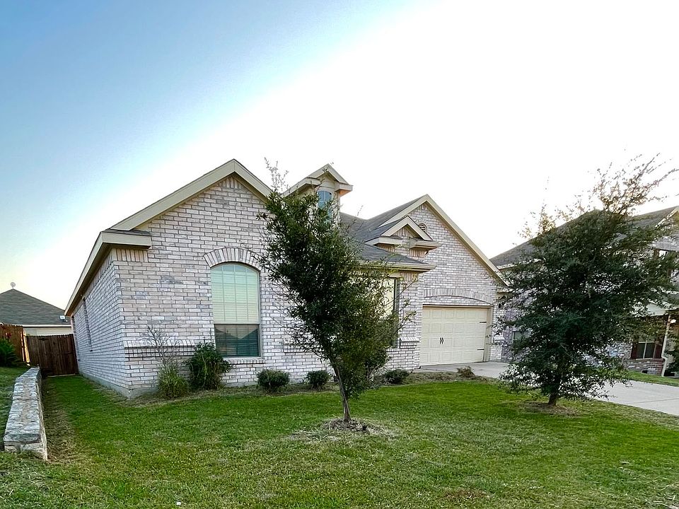 1st image of 215 Clark Dr
