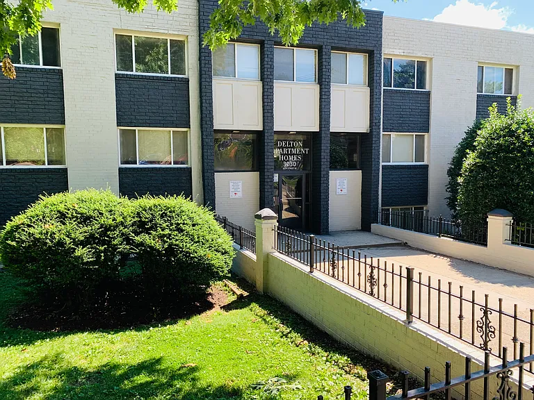 Delton Apartments — Photo 31