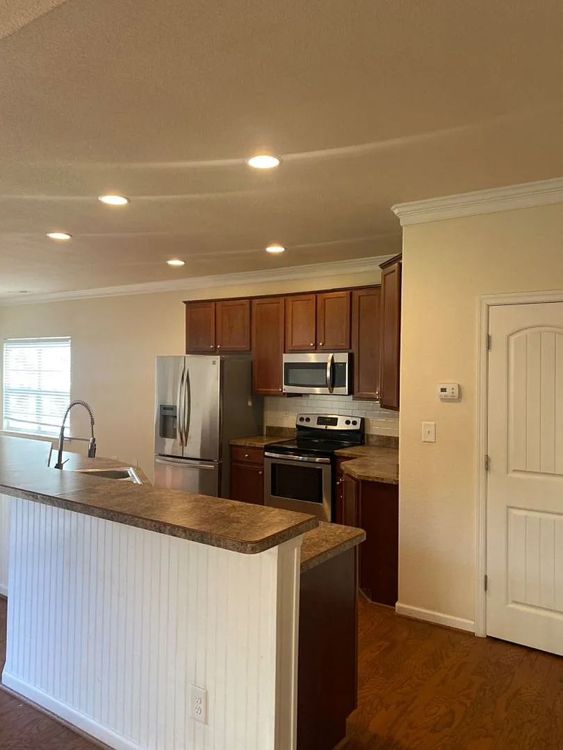 Spacious 3-Bedroom Home in the Heart of Virginia Beach — Photo 3