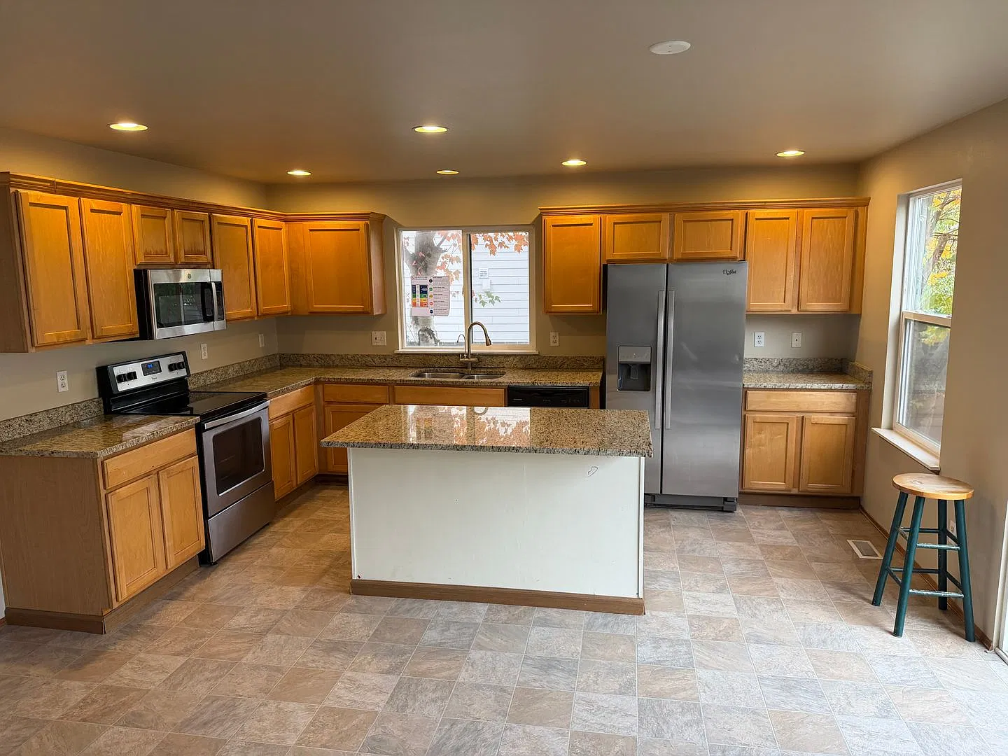 Large Kennydale/Renton Updated Home For Rent! — Photo 4
