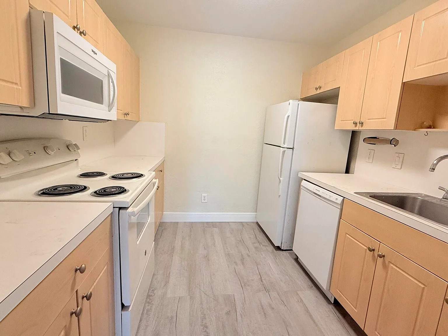 1 bed, 1.5 bath, 765 sqft, $1,700 — Photo 4