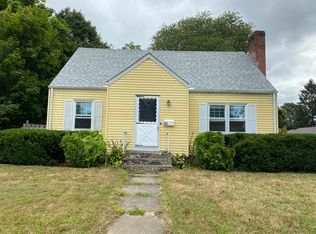 66 Lynde St, Old Saybrook, CT 06475