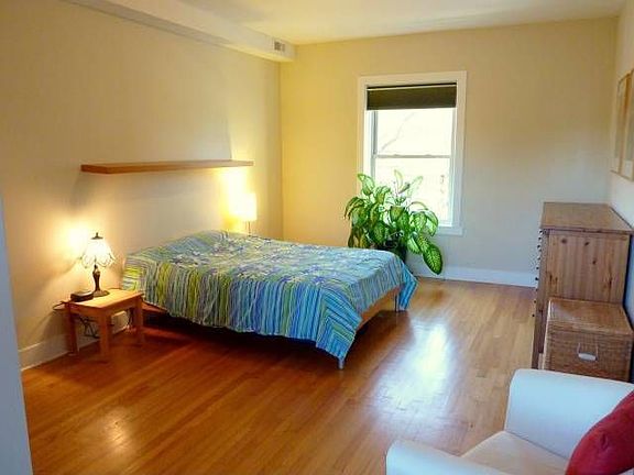 3rd image of 1700 W Catalpa Ave #3F