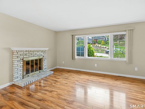4th image of 433 Gaylord Drive