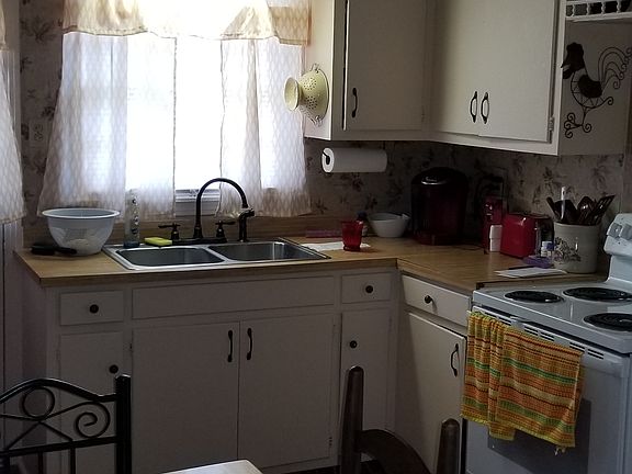 4th image of 1417 N Highland Ave