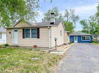 1414 Charlotte St, Pekin, IL 61554