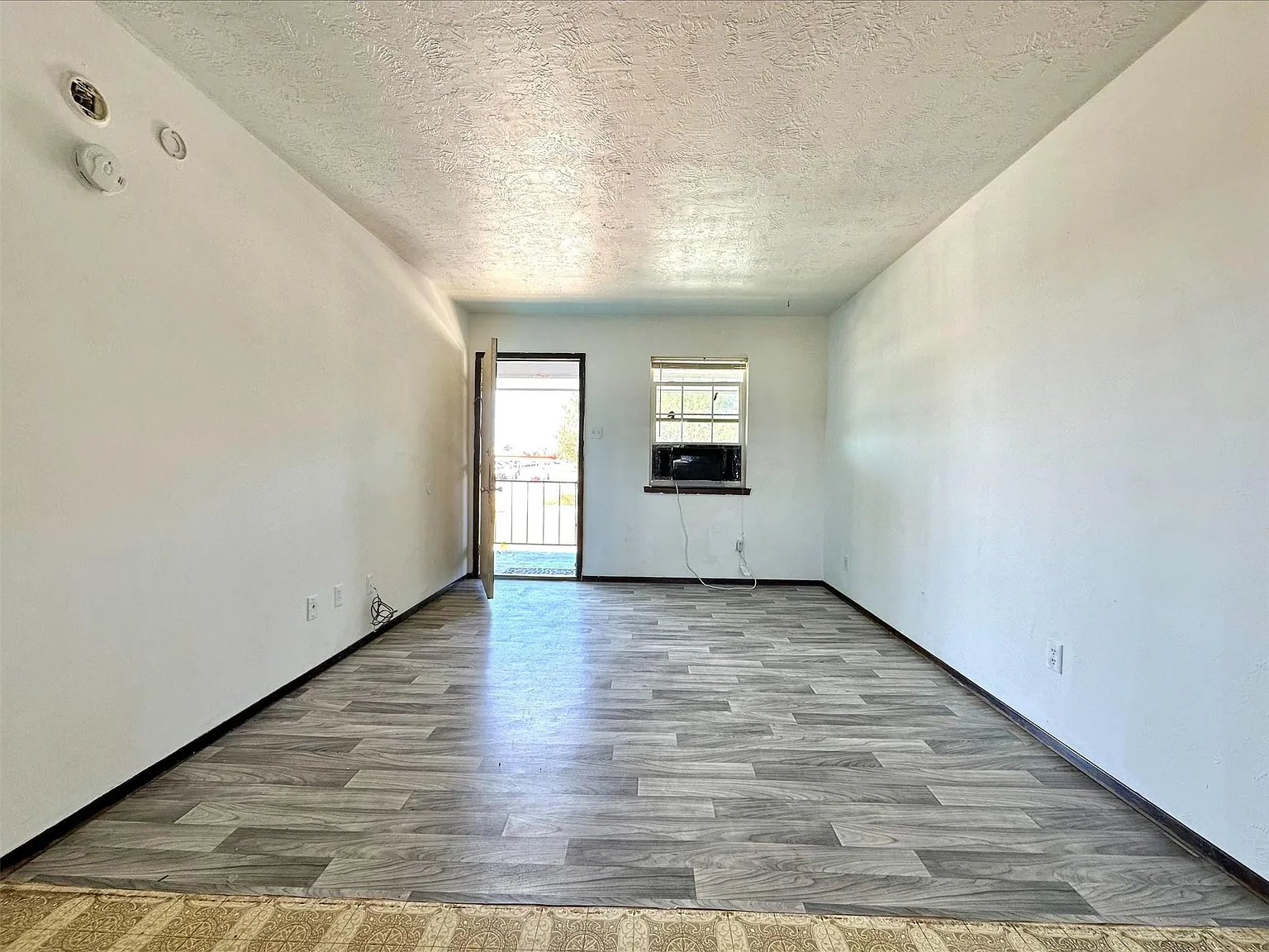 2 bed, 1.0 bath, 648 sqft, $800 — Photo 3