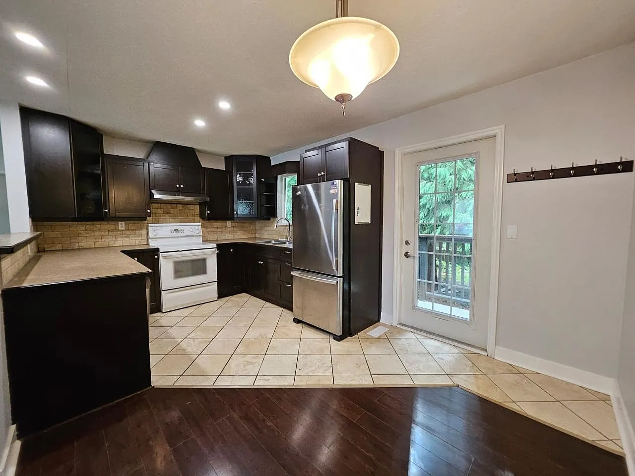 3 bed, 1630 sqft, $3,850 — Photo 3