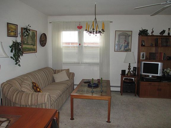 4th image of 114 Columbine Cir