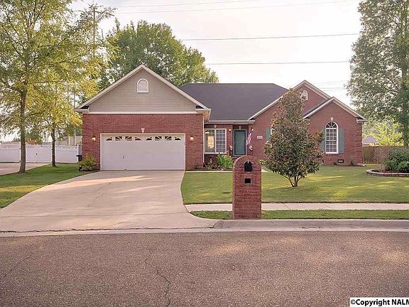 3rd image of 14014 Camden Cir SE