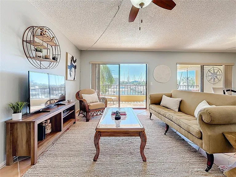 1750 Harbor Pl S #104 — Photo 4