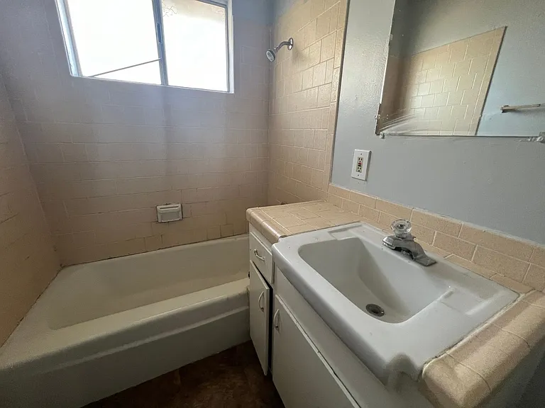 229 S Buena Vista St — Photo 23