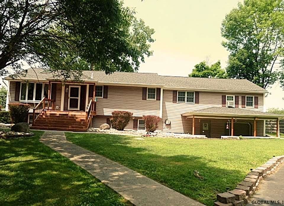 1st image of 8 Albert Dr