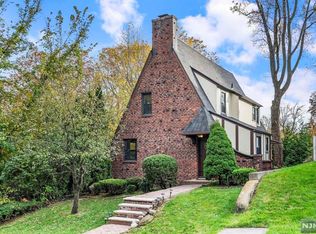 148 Sussex Rd, Tenafly, NJ 07670