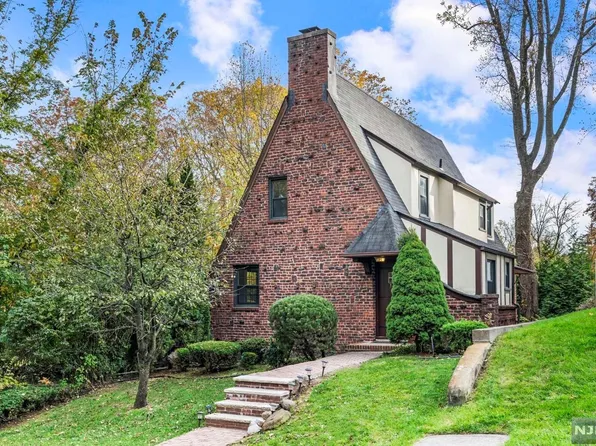 148 Sussex Rd, Tenafly, NJ 07670