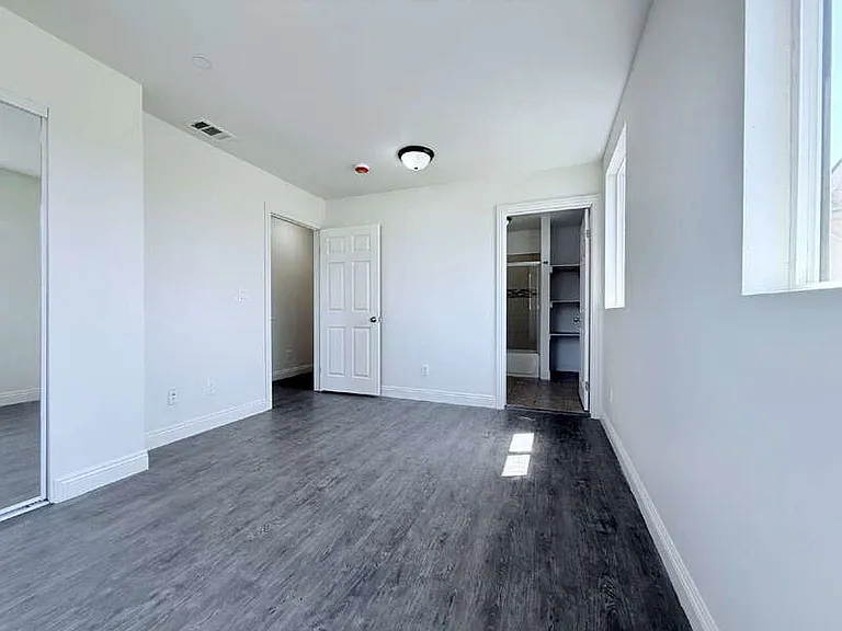1440 E 42nd St — Photo 14